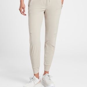 NWT Sz 0 Athleta Trekkie Jogger Khaki